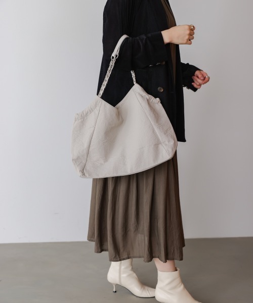 Bou Jeloud（ブージュルード）の「エンボスチェーンバッグ（ハンドバッグ・レディース・グレー/ブラック・ONESIZE）」の8枚目の写真