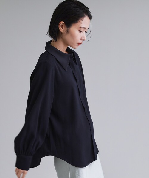 OPAQUE.CLIP(オペークドットクリップ)の「【es】ビックカラーブラウス【洗濯機OK】(シャツ/ブラウス・レディース・ライトベージュ/ネイビー・36/38)」の14枚目の写真