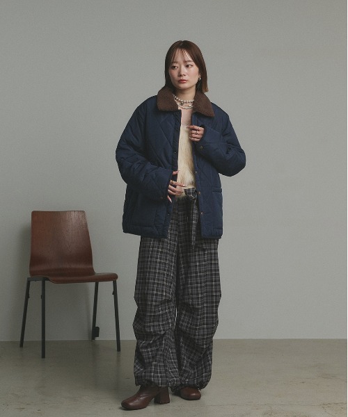 ad thie(アドティエ)の「バイカラー パデット キルトブルゾン(カバーオール・レディース・ブラック/ライトブルー/カーキ/ネイビー/アイボリー・FREE)」の7枚目の写真