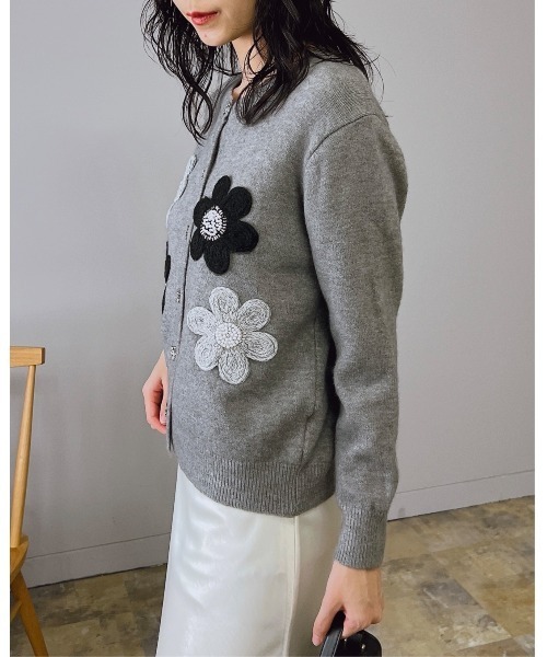 セール】フラワーモチーフ付き ニットカーディガン（カーディガン