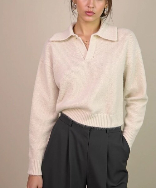 cammie(キャミー)の「襟付きキーネックニットトップス(ニット/セーター・レディース・アイボリー/グレー・F)」の1枚目の写真