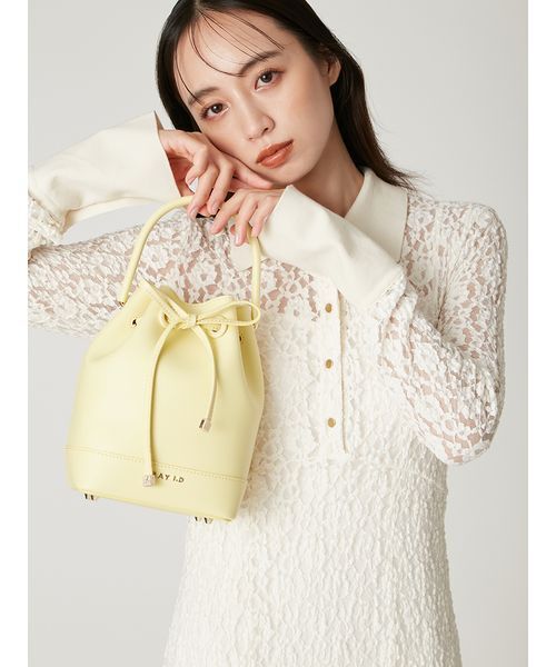 FRAY I.D（フレイアイディー）の「ドローストリングリボンバッグ（ハンドバッグ・レディース・イエロー/ホワイト・F）」の11枚目の写真