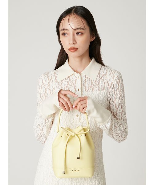 FRAY I.D（フレイアイディー）の「ドローストリングリボンバッグ（ハンドバッグ・レディース・イエロー/ホワイト・F）」の12枚目の写真