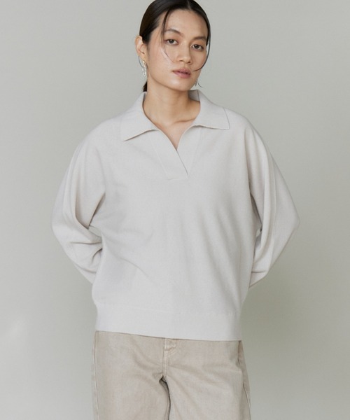 INED（イネド）の「ウルトラエクストラファインウール ポロ衿ドルマンニット（ニット/セーター・レディース・ブラック/サックスブルー/グレイッシュベージュ/レッド系その他・9号）」の3枚目の写真