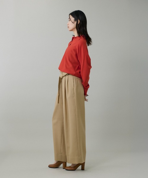 INED（イネド）の「ウルトラエクストラファインウール ポロ衿ドルマンニット（ニット/セーター・レディース・ブラック/サックスブルー/グレイッシュベージュ/レッド系その他・9号）」の10枚目の写真