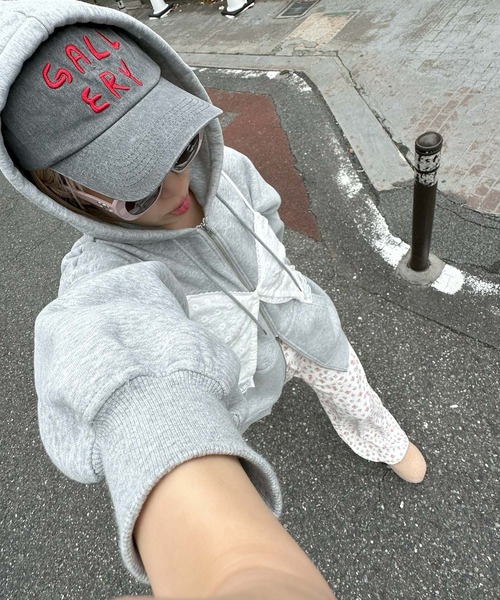Alley Tokyo(アリートーキョー)の「【セットアップで着られる】Bigなパーカー(パーカー・レディース・グレー/スミクロ・FREE)」の10枚目の写真