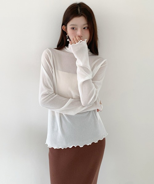 by LEGNA(バイレグナ)の「シアーフロッキーベロア見えメロートップス(Tシャツ/カットソー・レディース・ブラック/ベージュ/ダークグレー/ホワイト/ブラウン・MEDIUM/LARGE)」の2枚目の写真