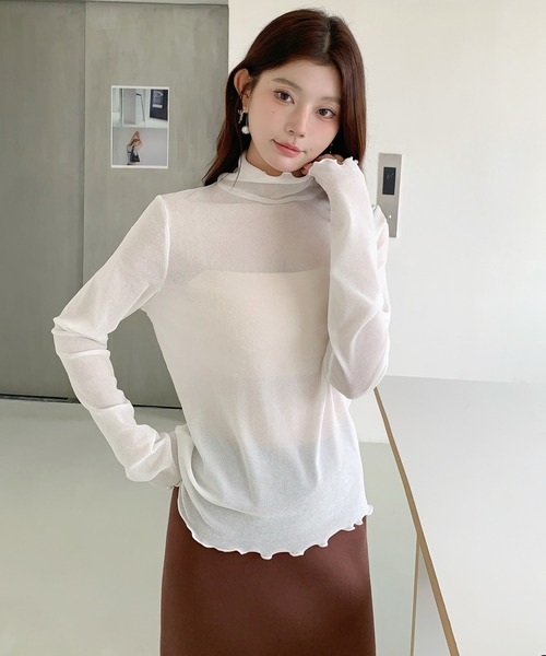by LEGNA(バイレグナ)の「シアーフロッキーベロア見えメロートップス(Tシャツ/カットソー・レディース・ブラック/ベージュ/ダークグレー/ホワイト/ブラウン・MEDIUM/LARGE)」の9枚目の写真