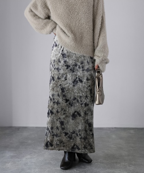 Riberry（リベリー）の「タイダイ柄ニュアンスベロアナロースカート（スカート・レディース・ブラウン/グレー/グリーン・FREE）」の2枚目の写真