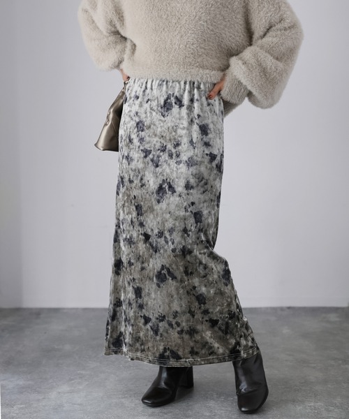 Riberry（リベリー）の「タイダイ柄ニュアンスベロアナロースカート（スカート・レディース・ブラウン/グレー/グリーン・FREE）」の15枚目の写真