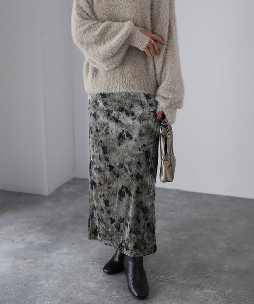 Riberry（リベリー）の「タイダイ柄ニュアンスベロアナロースカート（スカート・レディース・ブラウン/グレー/グリーン・FREE）」の14枚目の写真