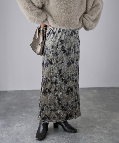 Riberry（リベリー）の「タイダイ柄ニュアンスベロアナロースカート（スカート・レディース・ブラウン/グレー/グリーン・FREE）」の5枚目の写真