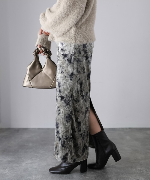 Riberry（リベリー）の「タイダイ柄ニュアンスベロアナロースカート（スカート・レディース・ブラウン/グレー/グリーン・FREE）」の16枚目の写真