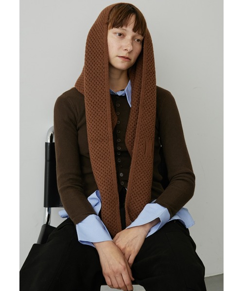 uyu.（ウユ）の「トライアングルニットストール（ストール/ショール・レディース・アイボリー/ブラック/グレー/ブラウン/グリーン/ワインレッド・FREE）」の4枚目の写真