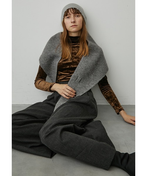 uyu.（ウユ）の「トライアングルニットストール（ストール/ショール・レディース・アイボリー/ブラック/グレー/ブラウン/グリーン/ワインレッド・FREE）」の3枚目の写真