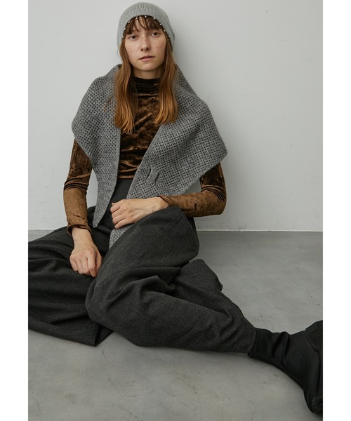 uyu.（ウユ）の「トライアングルニットストール（ストール/ショール・レディース・アイボリー/ブラック/グレー/ブラウン/グリーン/ワインレッド・FREE）」の12枚目の写真