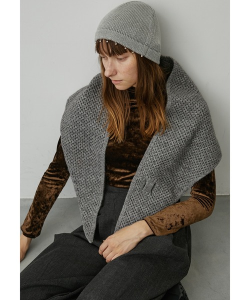 uyu.（ウユ）の「トライアングルニットストール（ストール/ショール・レディース・アイボリー/ブラック/グレー/ブラウン/グリーン/ワインレッド・FREE）」の13枚目の写真