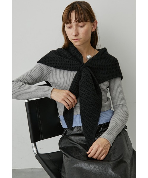 uyu.（ウユ）の「トライアングルニットストール（ストール/ショール・レディース・アイボリー/ブラック/グレー/ブラウン/グリーン/ワインレッド・FREE）」の10枚目の写真