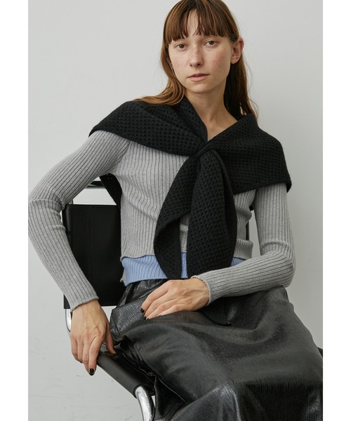 uyu.（ウユ）の「トライアングルニットストール（ストール/ショール・レディース・アイボリー/ブラック/グレー/ブラウン/グリーン/ワインレッド・FREE）」の11枚目の写真