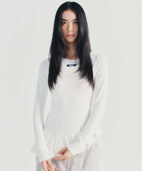 NICK&NICOLE（ニックアンドニコール）の「RUFFLE LABEL LONG SLEEVE TOP_IVORY（Tシャツ/カットソー・レディース・その他・FREE）」の2枚目の写真