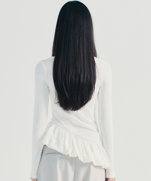 NICK&NICOLE（ニックアンドニコール）の「RUFFLE LABEL LONG SLEEVE TOP_IVORY（Tシャツ/カットソー・レディース・その他・FREE）」の3枚目の写真