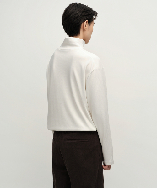 MUSINSA STANDARD（ムシンサスタンダード）の「[ヒートタンダード] タートルネック長袖Tシャツ [クリーム]（Tシャツ/カットソー・メンズ・その他・SMALL/MEDIUM/LARGE/X-LARGE/XX-LARGE/XXX-LARGE）」の3枚目の写真