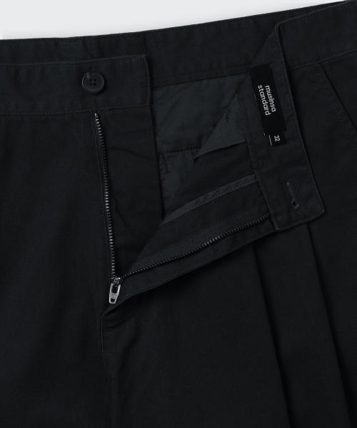 MUSINSA STANDARD（ムシンサスタンダード）の「ツーピンタックワイドチノショーツ[ブラック]（その他パンツ・メンズ・その他・31/33/26/27/28/29/36/34/32/30/38/40/42）」の4枚目の写真
