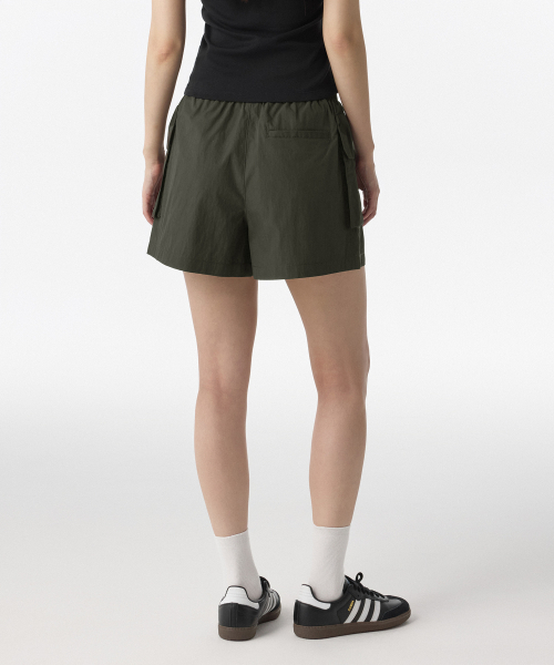 MUSINSA STANDARD WOMAN（ムシンサスタンダードウーマン）の「ウィメンズ CN カーゴバンディングショーツ [カーキブラウン]（その他パンツ・レディース・その他・30/24/26/28）」の2枚目の写真