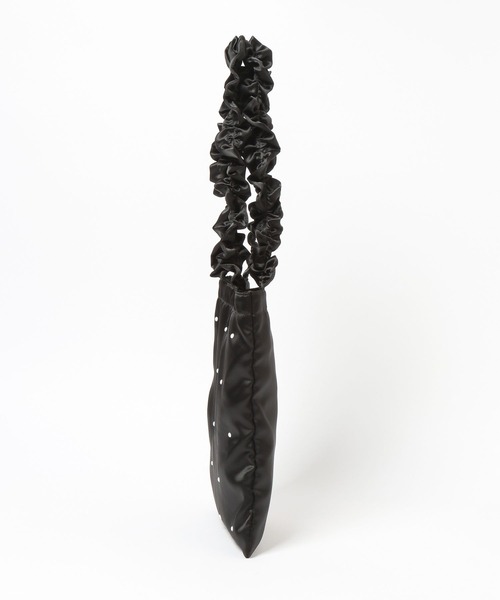 LOWRYS FARM（ローリーズファーム）の「シャーリングハンドルＢＡＧ 633426（ショルダーバッグ・レディース・ブラック/アイボリー・FREE）」の13枚目の写真