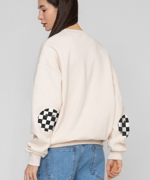 GRAVER（グレーバー）の「[ユニセックス]エルボーチェッカーボードドットスマイルマンツーマン_クリーム（スウェット・レディース・アイボリー・LARGE/MEDIUM/SMALL/X-LARGE）」の2枚目の写真