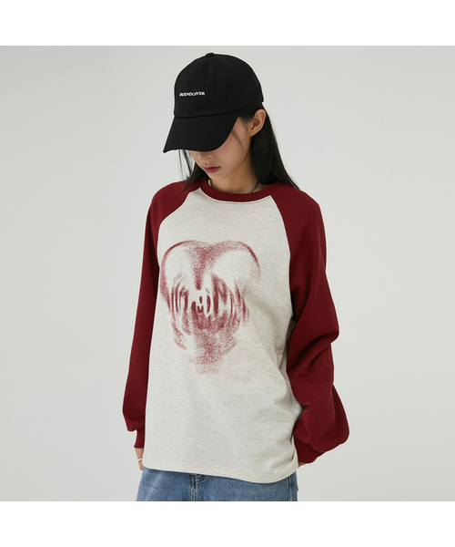 ACOVER(オコボ)の「ハートスプレイラグランロングスリーブ3カラー(Tシャツ/カットソー・レディース・ブラック/ネイビー/レッド・FREE)」の3枚目の写真