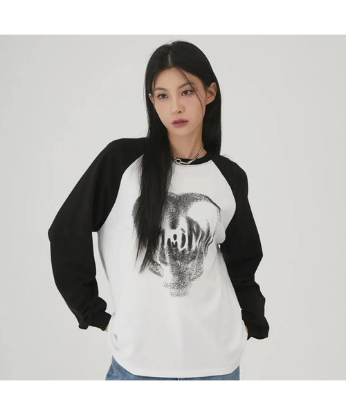 ACOVER(オコボ)の「ハートスプレイラグランロングスリーブ3カラー(Tシャツ/カットソー・レディース・ブラック/ネイビー/レッド・FREE)」の2枚目の写真