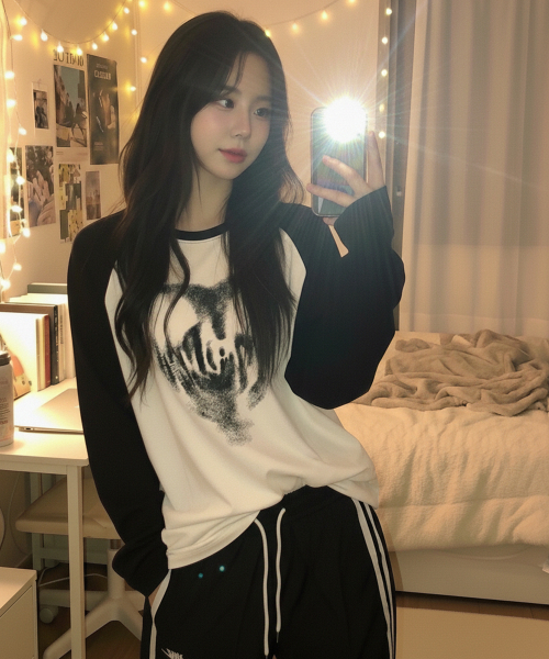 ACOVER(オコボ)の「ハートスプレイラグランロングスリーブ3カラー(Tシャツ/カットソー・レディース・ブラック/ネイビー/レッド・FREE)」の4枚目の写真