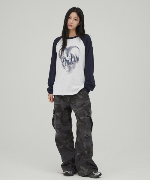 ACOVER(オコボ)の「ハートスプレイラグランロングスリーブ3カラー(Tシャツ/カットソー・レディース・ブラック/ネイビー/レッド・FREE)」の7枚目の写真