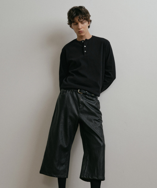 DUSTYWHITE(ダスティーホワイト)の「BLACK HENLEY NECK COTTON SHIRT(Tシャツ/カットソー・メンズ・その他・MEDIUM/LARGE/X-LARGE)」の3枚目の写真