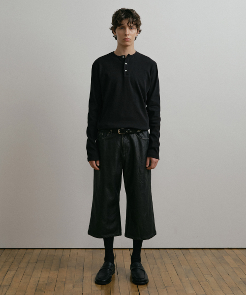 DUSTYWHITE(ダスティーホワイト)の「BLACK HENLEY NECK COTTON SHIRT(Tシャツ/カットソー・メンズ・その他・MEDIUM/LARGE/X-LARGE)」の4枚目の写真