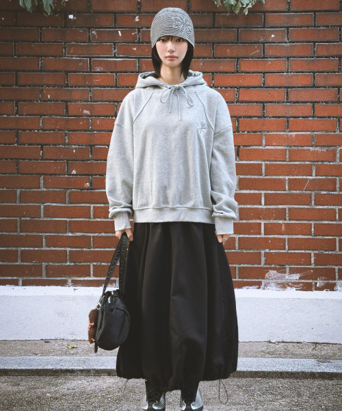 DAMISH（ダミシュ）の「デイジー刺繍シンボルロゴフードパーカー_グレー（パーカー・レディース・グレー・MEDIUM/LARGE）」の4枚目の写真