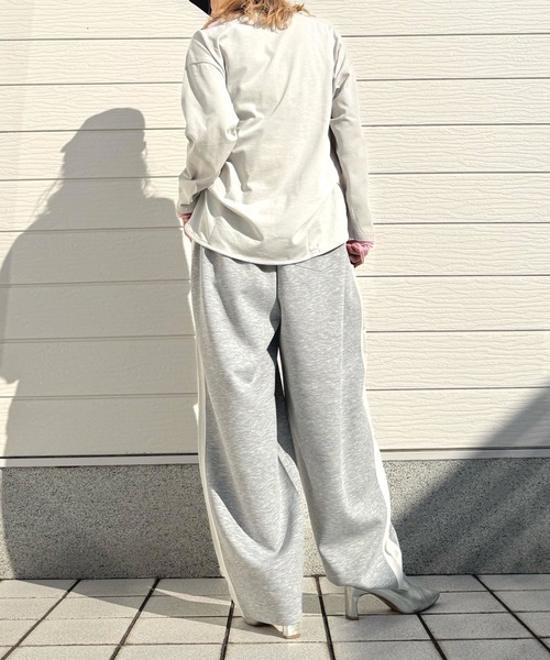 Q(キュー)の「袖口シアーロンT(Tシャツ/カットソー・レディース・ライトグレー/チャコールグレー・MEDIUM)」の21枚目の写真