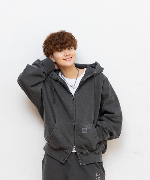 kaoyorinakami（カオヨリナカミ）の「balloon short zip hoodie / バルーンショートジップフーディ（パーカー・メンズ・ブラック/レッド/ネイビー/ブルー/グレー・MEDIUM/SMALL/X-LARGE/LARGE）」の6枚目の写真