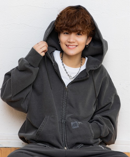 kaoyorinakami（カオヨリナカミ）の「balloon short zip hoodie / バルーンショートジップフーディ（パーカー・メンズ・ブラック/レッド/ネイビー/ブルー/グレー・MEDIUM/SMALL/X-LARGE/LARGE）」の8枚目の写真