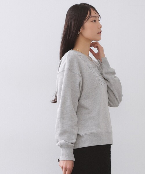 OPAQUE.CLIP（オペークドットクリップ）の「コード刺繍裏毛プルオーバー【洗濯機OK】（スウェット・レディース・グレー/ブラック・38/40）」の6枚目の写真