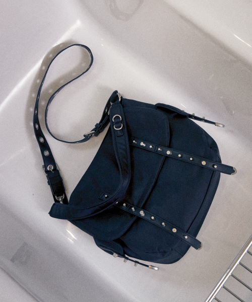 NILLRING(ニルリン)の「11AM30 Stud shoulder bag _ Black(ショルダーバッグ・レディース・その他・FREE)」の3枚目の写真