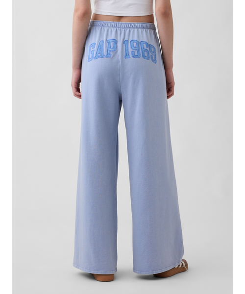 GAP(ギャップ)の「フレンチテリー GAP1969ロゴ バギースウェットパンツ(スウェットパンツ・レディース・ブラック/グレー/ブルー/ピンク・S/M/L/XS/XXS)」の2枚目の写真