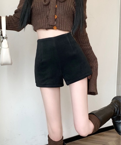 kirakiraShop(キラキラショップ)の「裏起毛 ストレッチ ショートパンツ(その他パンツ・レディース・オフホワイト/ブラック・S/M/L)」の1枚目の写真