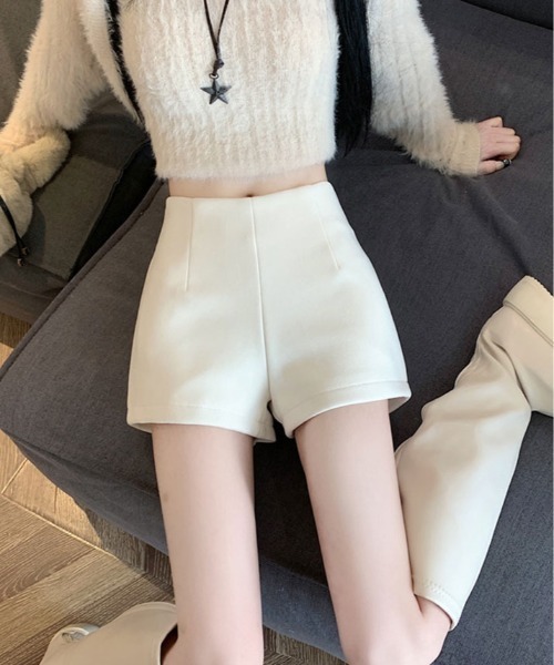 kirakiraShop(キラキラショップ)の「裏起毛 ストレッチ ショートパンツ(その他パンツ・レディース・オフホワイト/ブラック・S/M/L)」の4枚目の写真