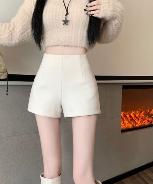 kirakiraShop(キラキラショップ)の「裏起毛 ストレッチ ショートパンツ(その他パンツ・レディース・オフホワイト/ブラック・S/M/L)」の9枚目の写真