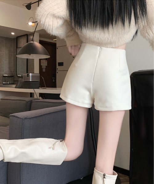 kirakiraShop(キラキラショップ)の「裏起毛 ストレッチ ショートパンツ(その他パンツ・レディース・オフホワイト/ブラック・S/M/L)」の10枚目の写真