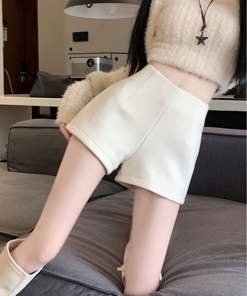 kirakiraShop(キラキラショップ)の「裏起毛 ストレッチ ショートパンツ(その他パンツ・レディース・オフホワイト/ブラック・S/M/L)」の12枚目の写真