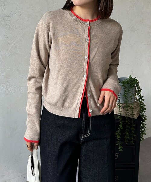 Thevon（ゼボン）の「レイヤード風配色クルーニットカーディガン（カーディガン/ボレロ・レディース・グレー/アイボリー/ブラック/ベージュ・FREE）」の4枚目の写真