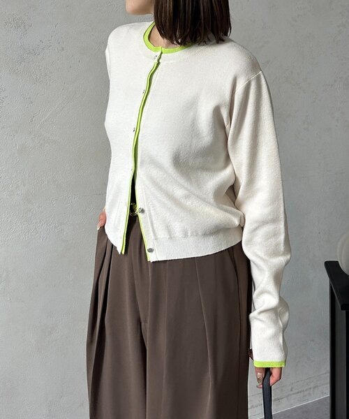 Thevon（ゼボン）の「レイヤード風配色クルーニットカーディガン（カーディガン/ボレロ・レディース・グレー/アイボリー/ブラック/ベージュ・FREE）」の7枚目の写真